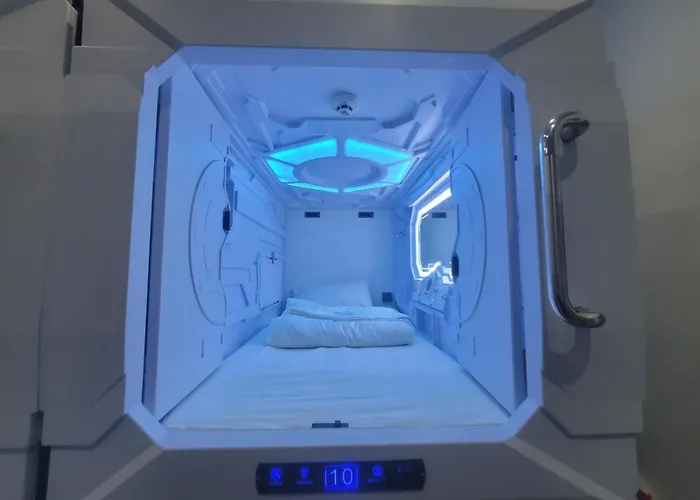 Capsule In With Super Fast Wifi & Generator Hotel a capsule *