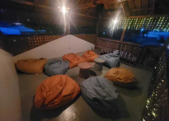 Hotel a capsule Capsule In With Super Fast Wifi & Generator *