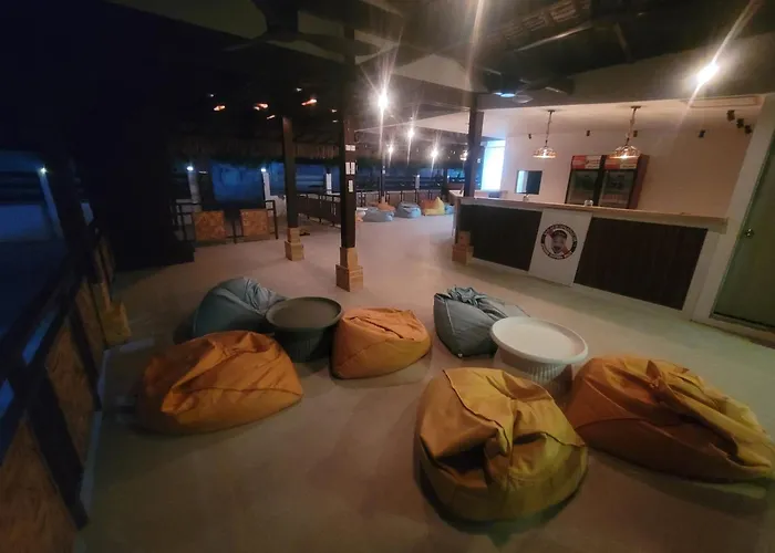 Capsule In With Super Fast Wifi & Generator Hotel a capsule *