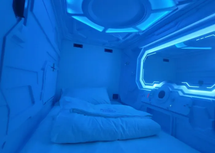 Capsule In With Super Fast Wifi & Generator Hotel a capsule *