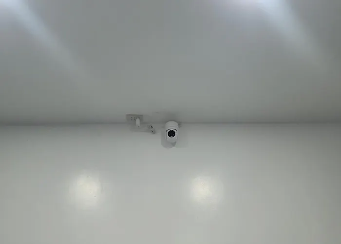 Hotel a capsule Capsule In With Super Fast Wifi & Generator *